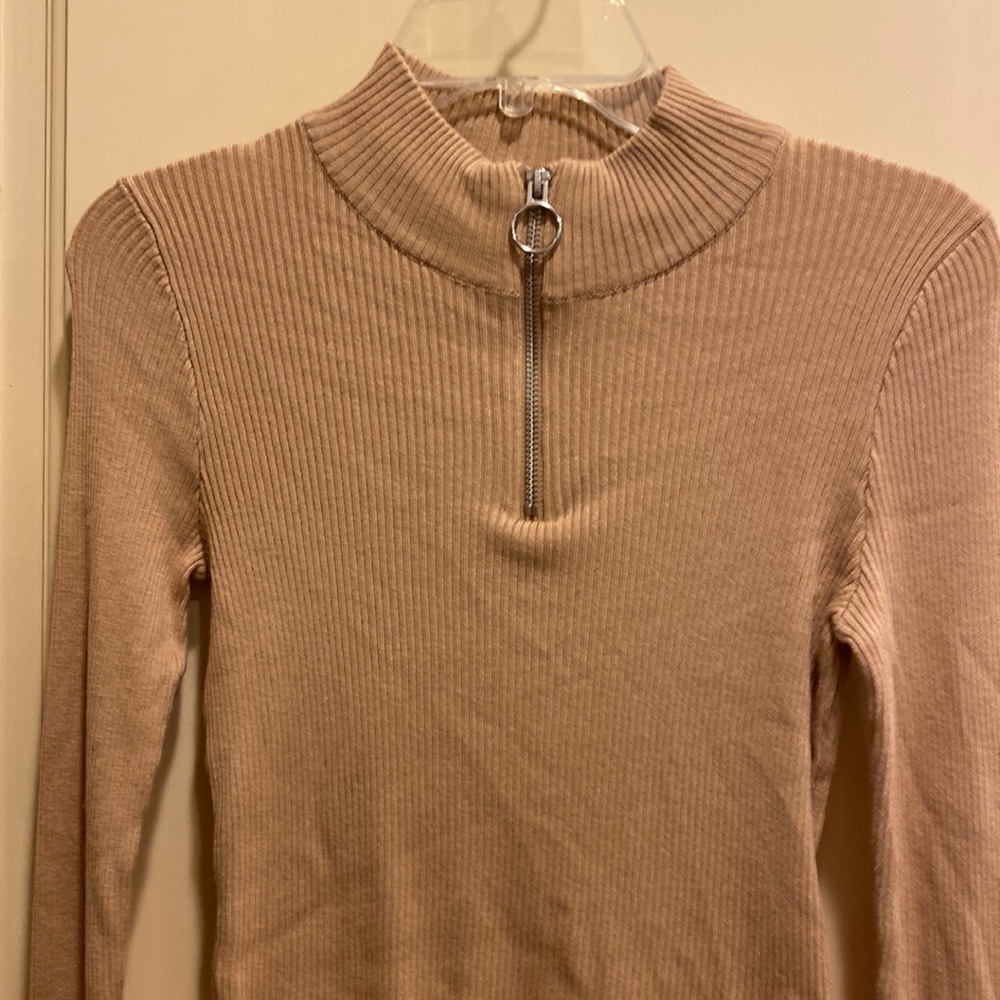 H&M beige shirt